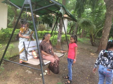 11 sept 2018 Children in Ashram